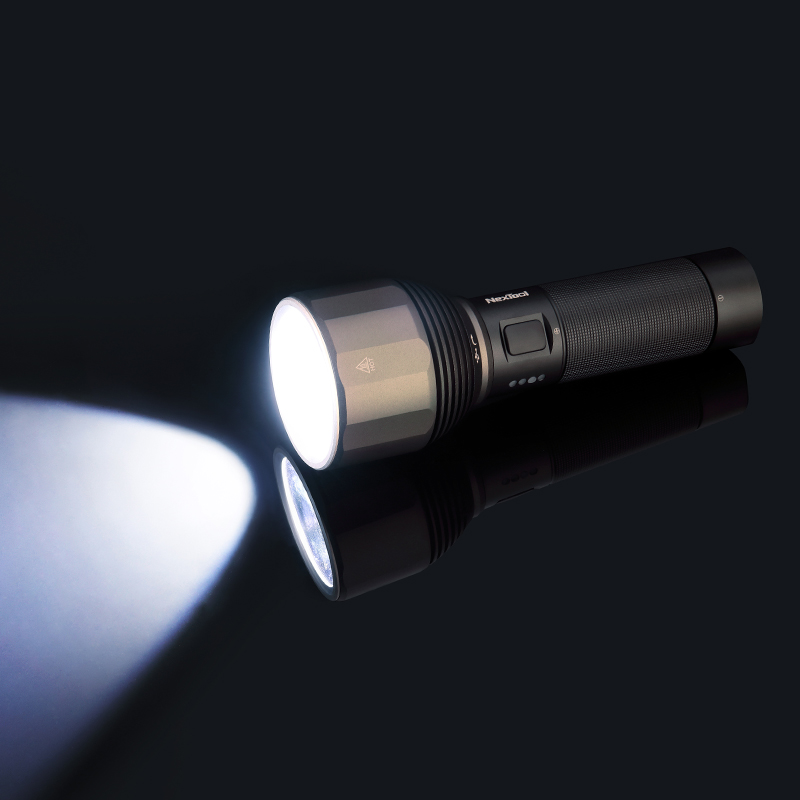 户外强光手电筒